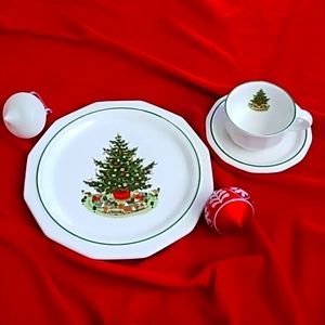Christmas Heritage 3 PC. Place setting